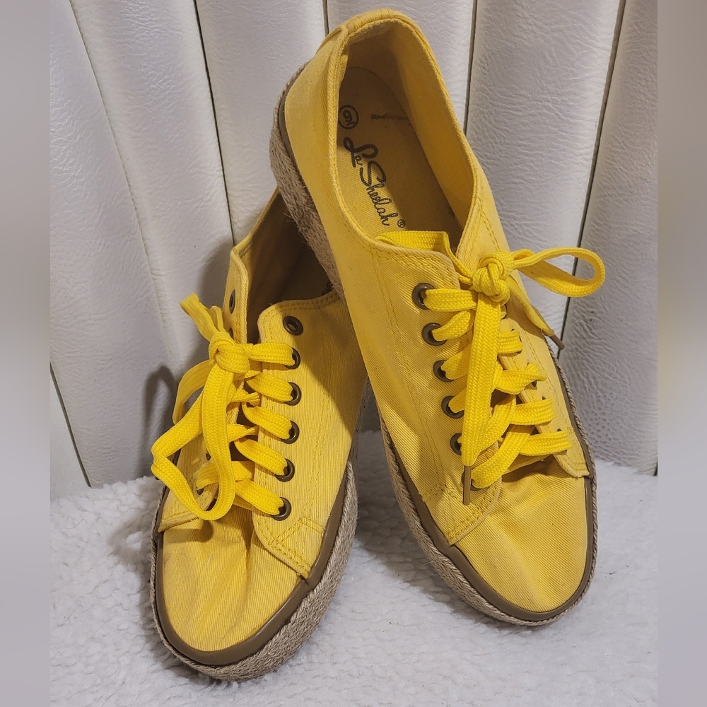 La Sheelah  Women’s sneakers.Size 9